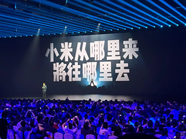 小米发布会 智能手表成为主角，雷军独挑大梁